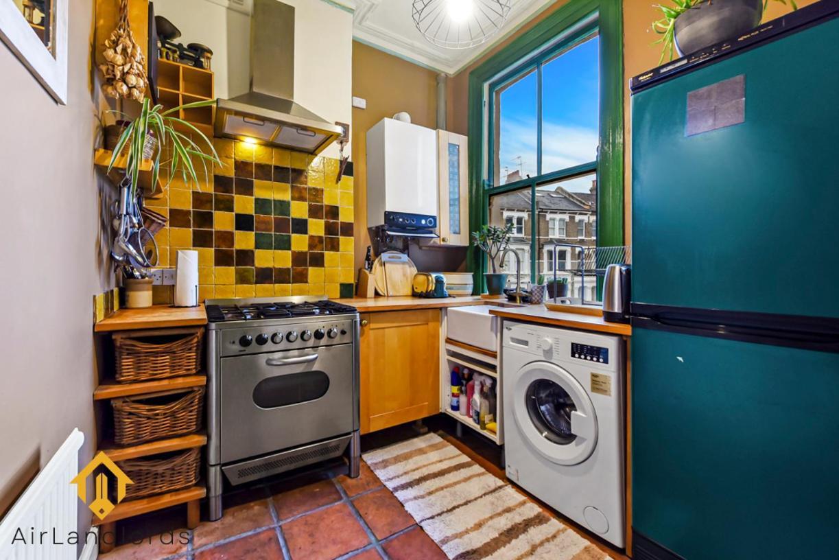 Peaceful 2-Bedroom Flat Near Queens Park Station Londen Buitenkant foto